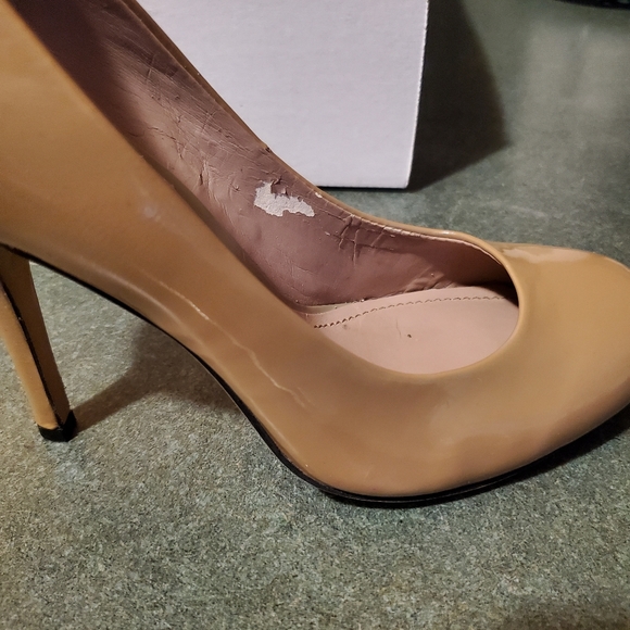 Vince Camuto round toe Elanie patent leath… - Picture 10 of 10